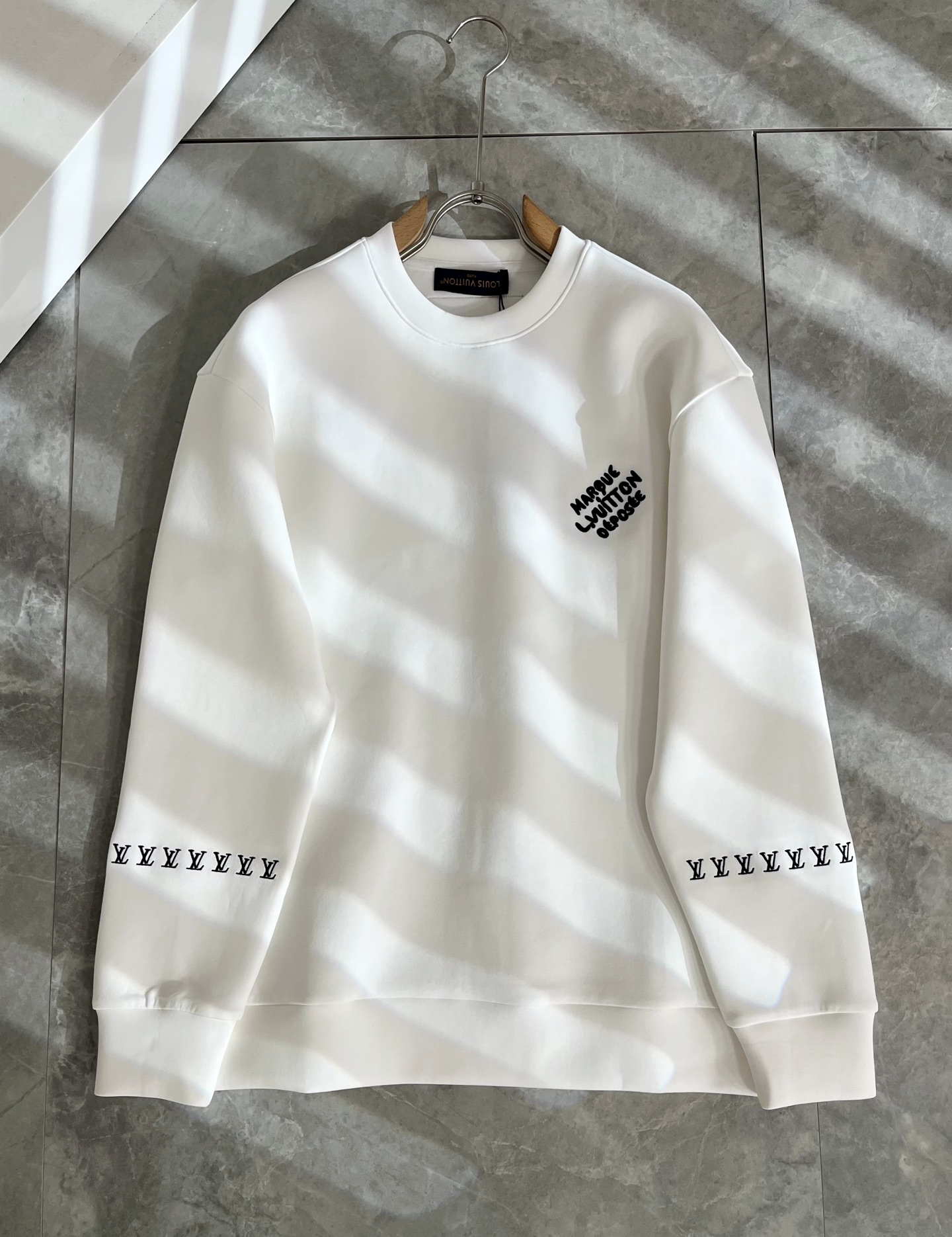 LOUIS VUITTON バックロゴ ユニセックス プルオーバー