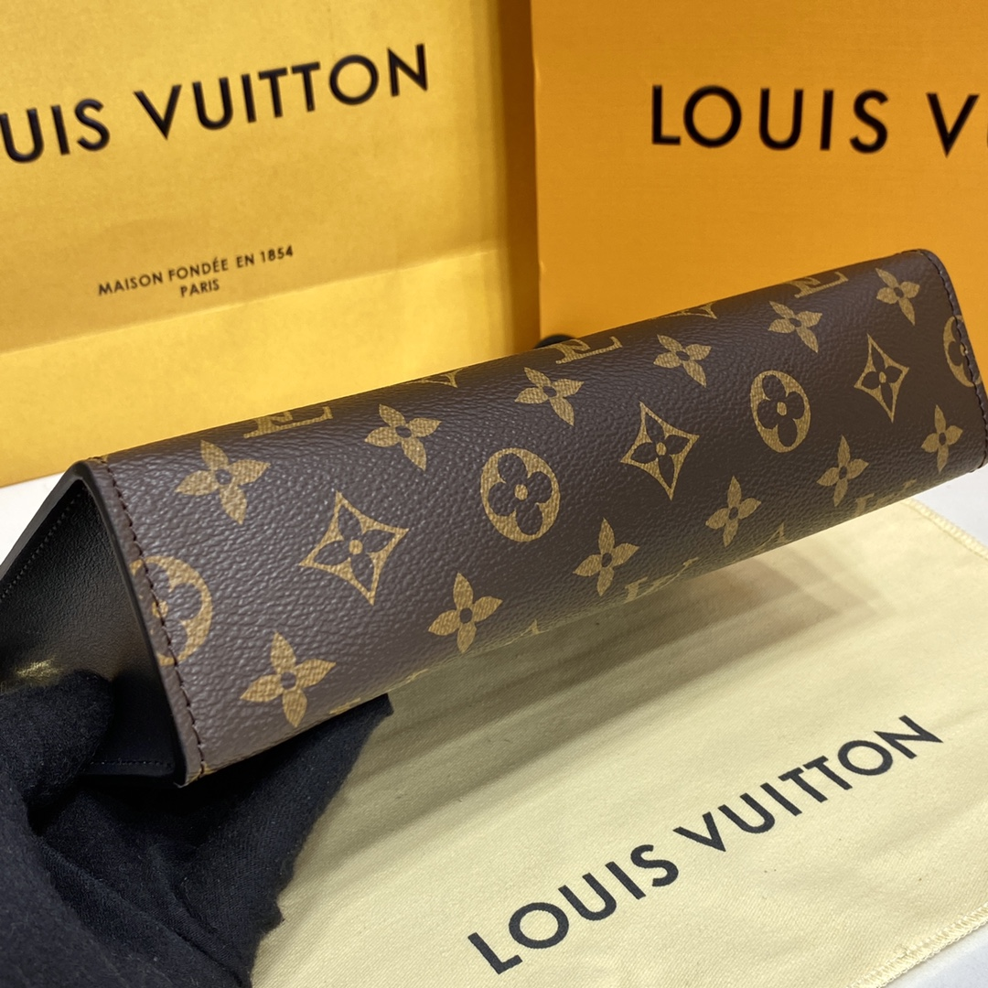 Louis Vuitton ポッシュ・トワレ NM モノグラム クラッチバッグ