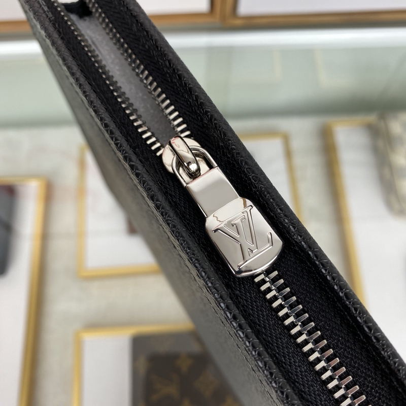 Louis Vuitton（ルイヴィトン）ポシェット・ヴォワヤージュ M30450
