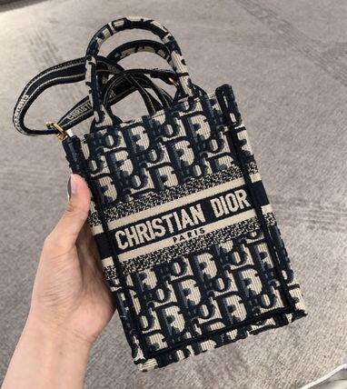 【完売確実！最新サイズ！】DIORブックトートphoneバック