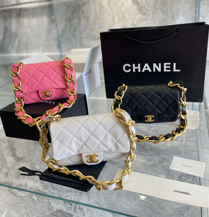 すぐ届く国内発送★CHANEL存在感と品のあるラージフラップバッグ