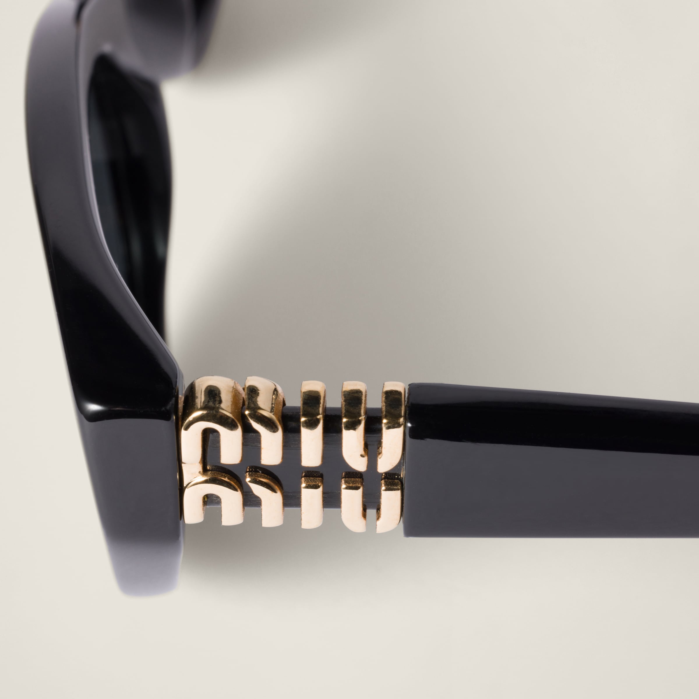 MIU MIU ロゴ サングラス
