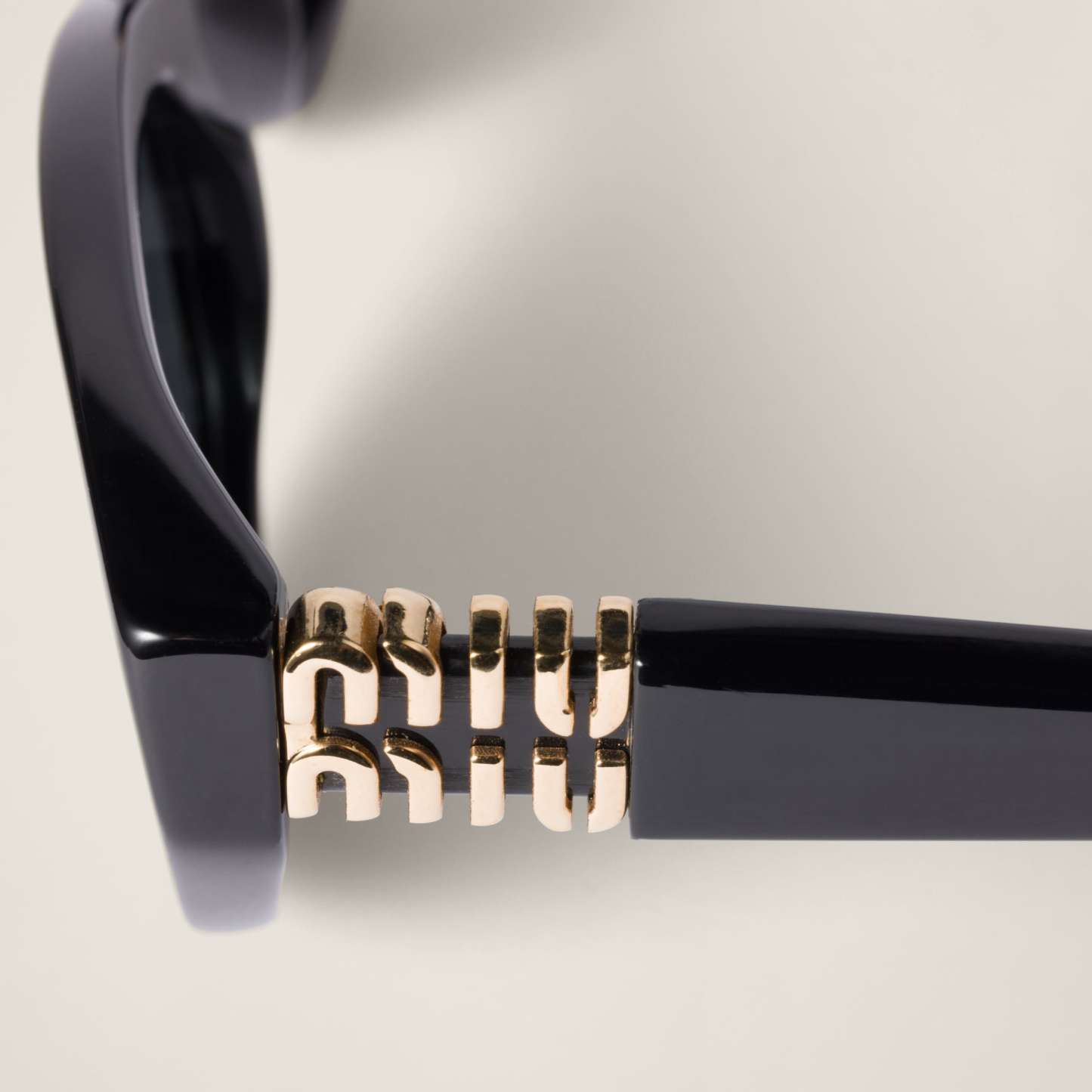 MIU MIU ロゴ サングラス