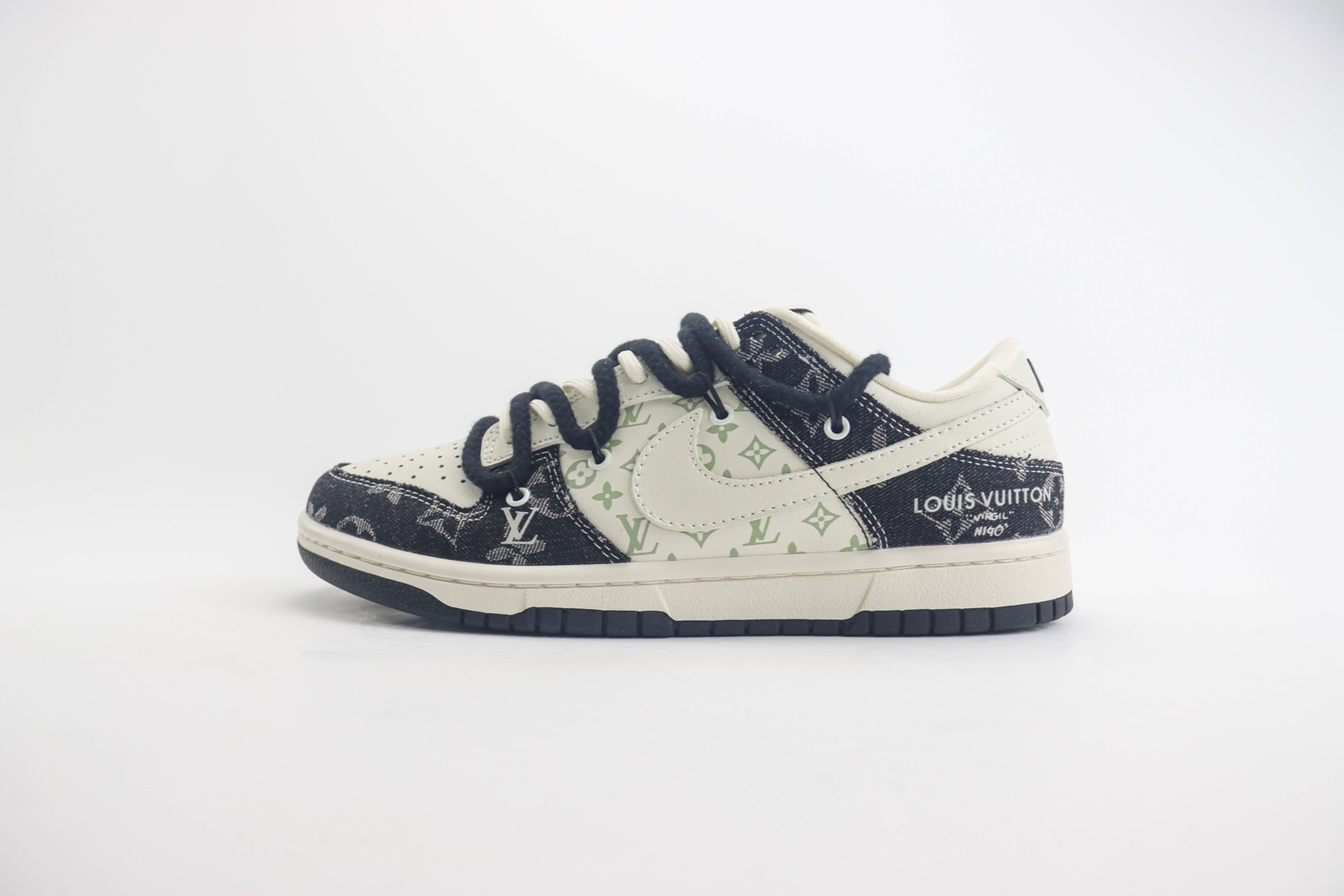 【日本未入荷】Louis Vuitton x Travis Scott x Nike Air Jordan 1 Low OG
