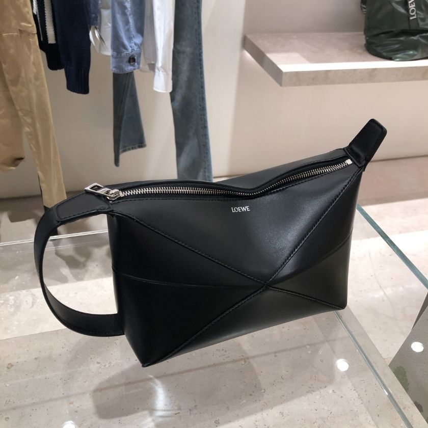 6万取引突破★UPS速達便利用【LOEWE】C510WBPX01_クラッチバッグ