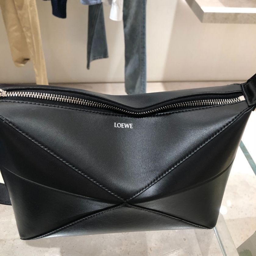6万取引突破★UPS速達便利用【LOEWE】C510WBPX01_クラッチバッグ