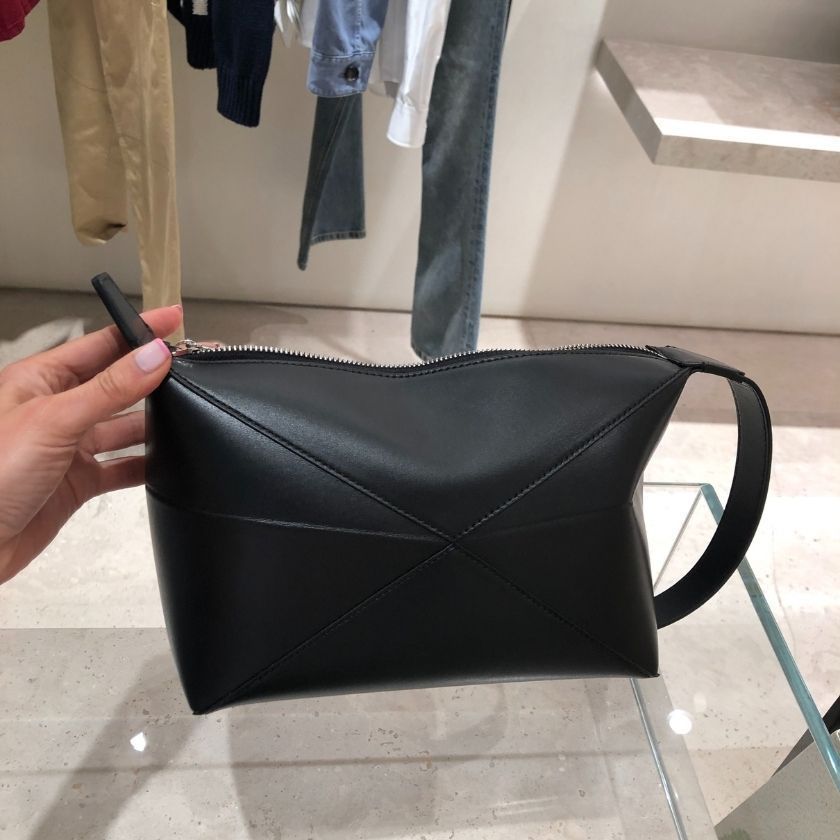 6万取引突破★UPS速達便利用【LOEWE】C510WBPX01_クラッチバッグ