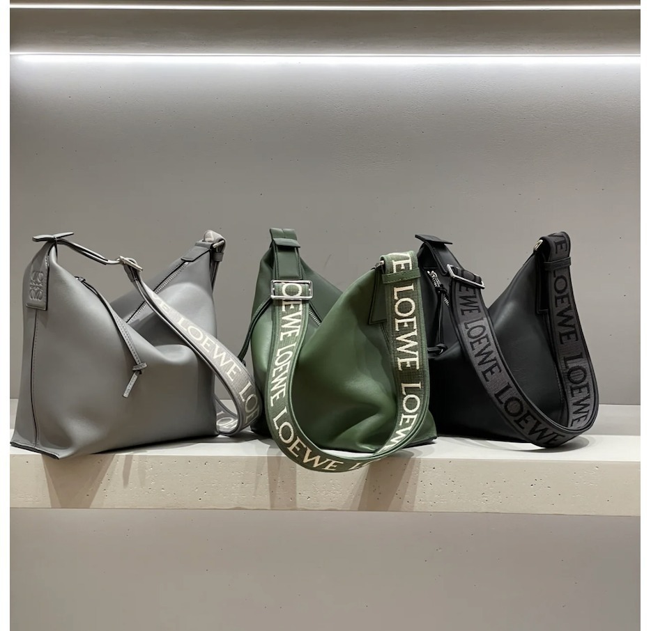【現地顧客価格！】LOEWEキュービショルダーバック