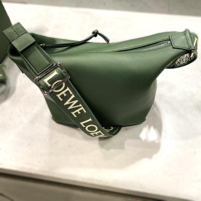 【現地顧客価格！】LOEWEキュービショルダーバック