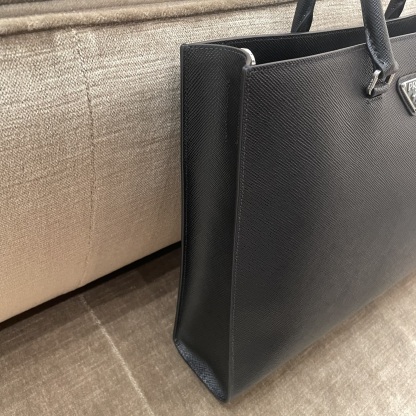 PRADA☆DHL発送♪ サフィアーノショッピングトート☆2VG101