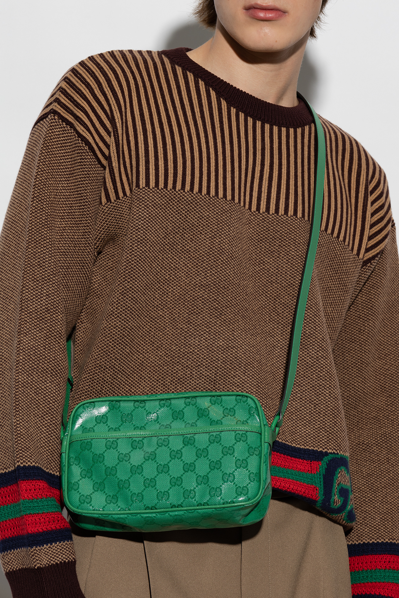 【完売必至】グッチ 光沢が美しいモノグラム柄ショルダーバッグ