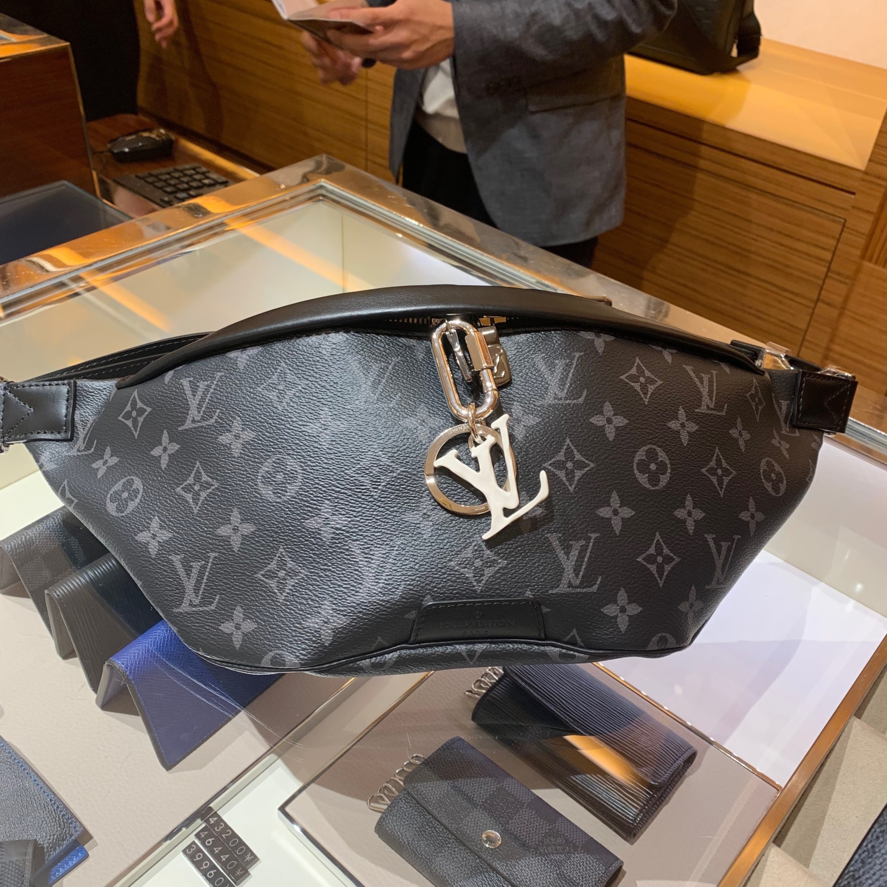 世界中で入手困難★Louis Vuitton★バムバッグ