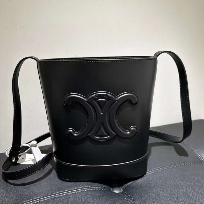 ★Celine セリーヌ★スモール バケット キュイル TRIOMPHE