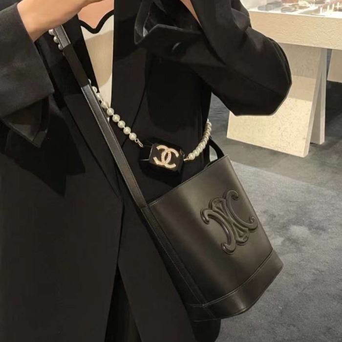 ★Celine セリーヌ★スモール バケット キュイル TRIOMPHE