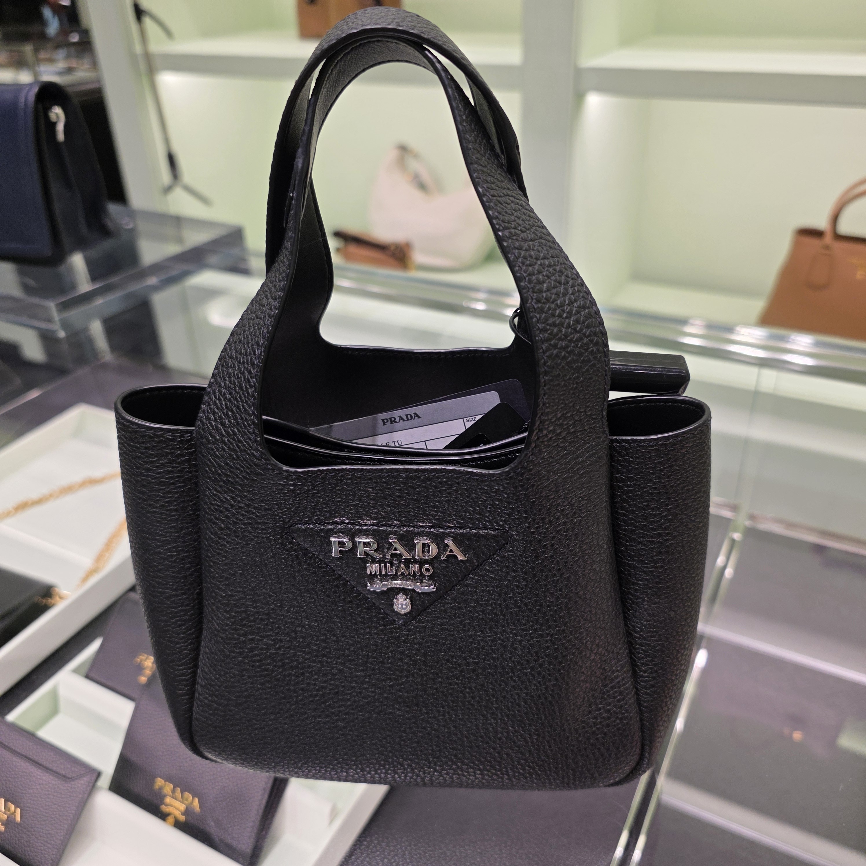 100%直営店買付!【PRADA】レザーミニハンドバック 1BA349 2DKV