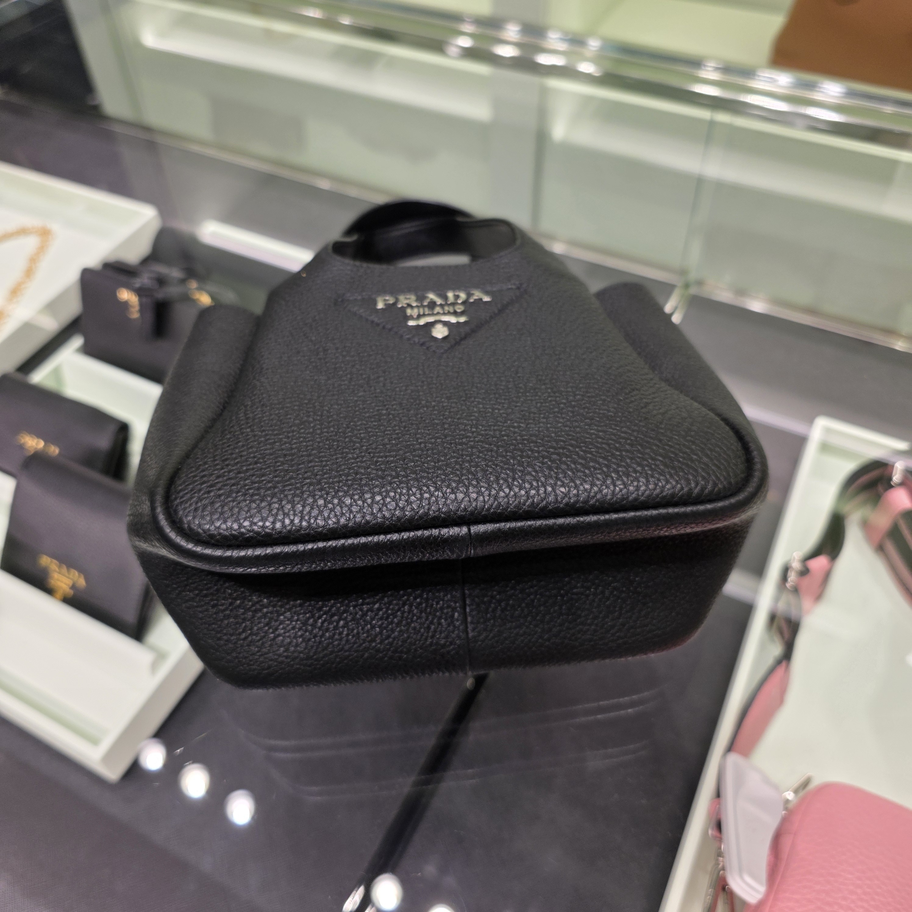 100%直営店買付!【PRADA】レザーミニハンドバック 1BA349 2DKV