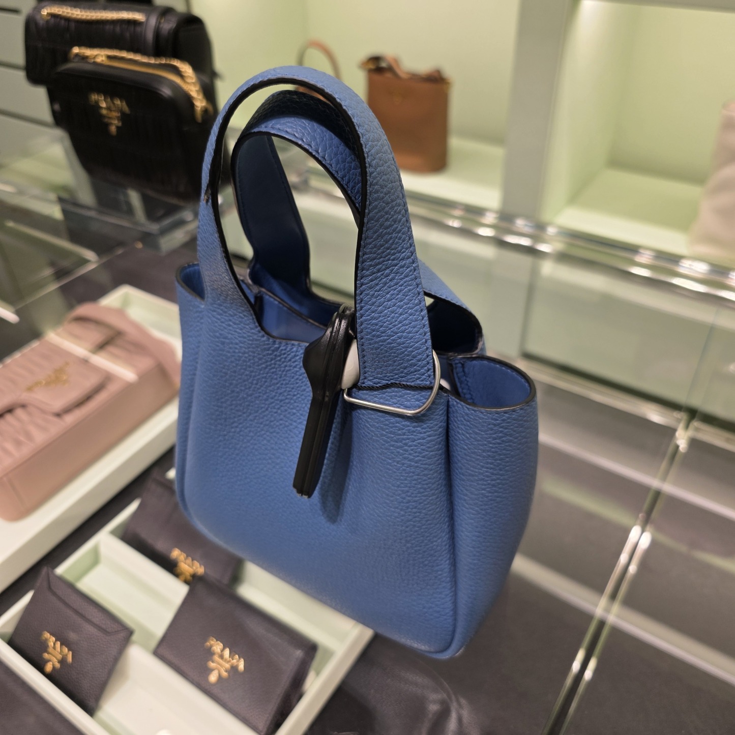 100%直営店買付!【PRADA】レザーミニハンドバック 1BA349 2DKV