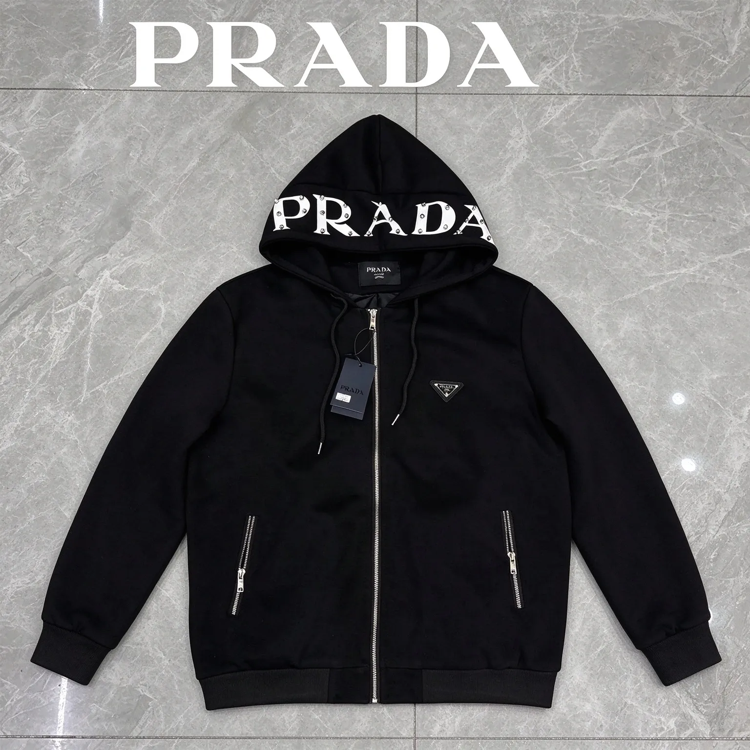 【PRADA】2026 新作 リベット装飾 パーカージャケット フード付き 万能コーデアウター