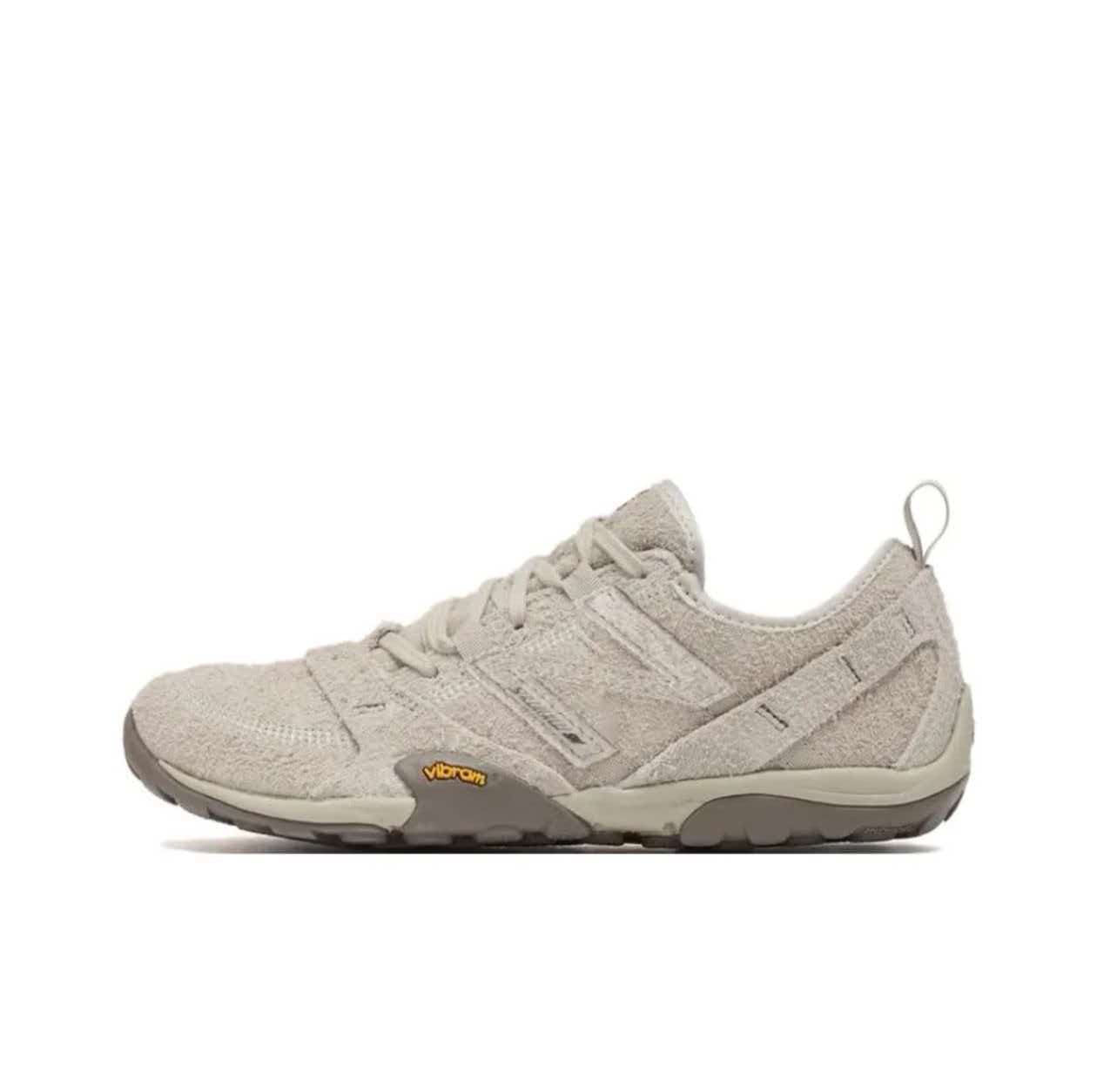 New Balance 淺卡其麂皮赤足戶外鞋