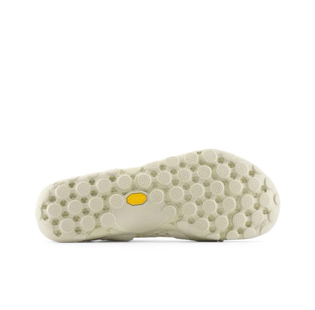 New Balance 奶白網面赤足戶外鞋