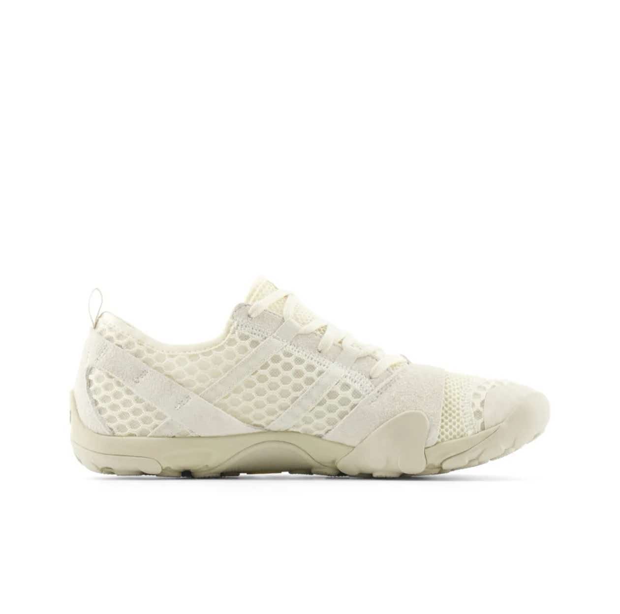 New Balance 奶白網面赤足戶外鞋