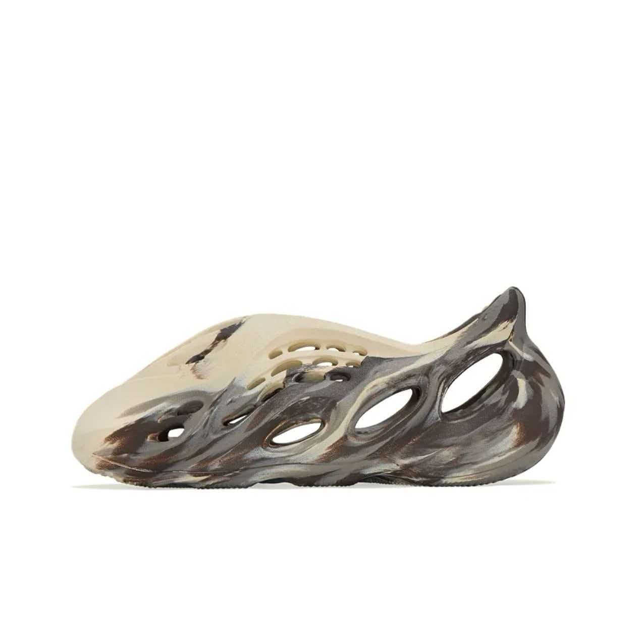 椰子洞洞鞋 adidas originals Yeezy Foam Runner 系列