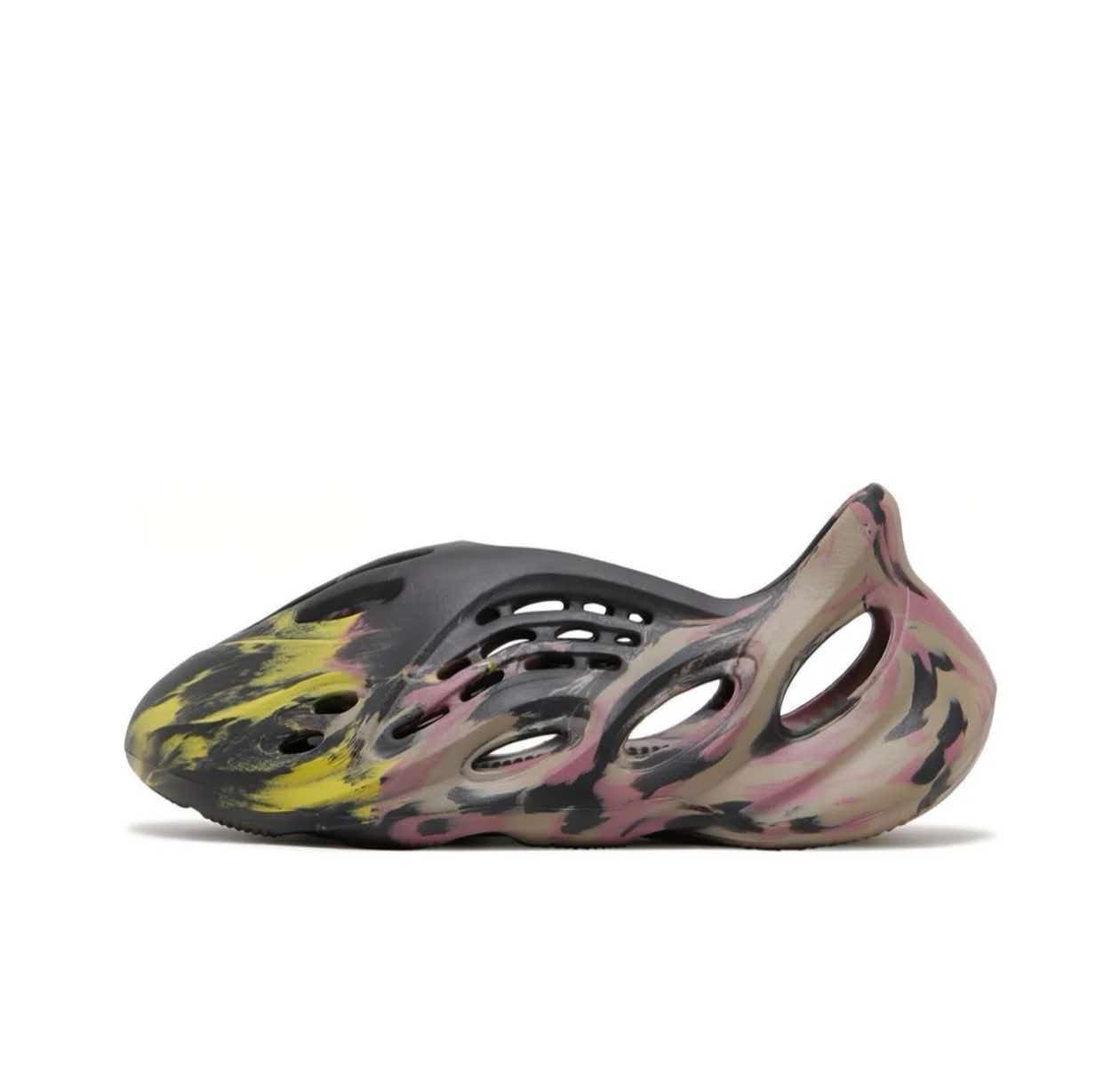 椰子洞洞鞋 adidas originals Yeezy Foam Runner 系列