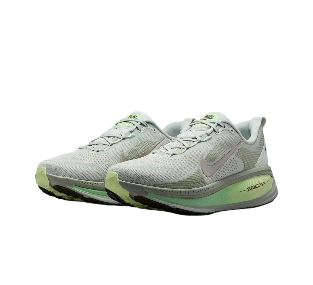 Nike Vomero V18 網面透氣跑步鞋