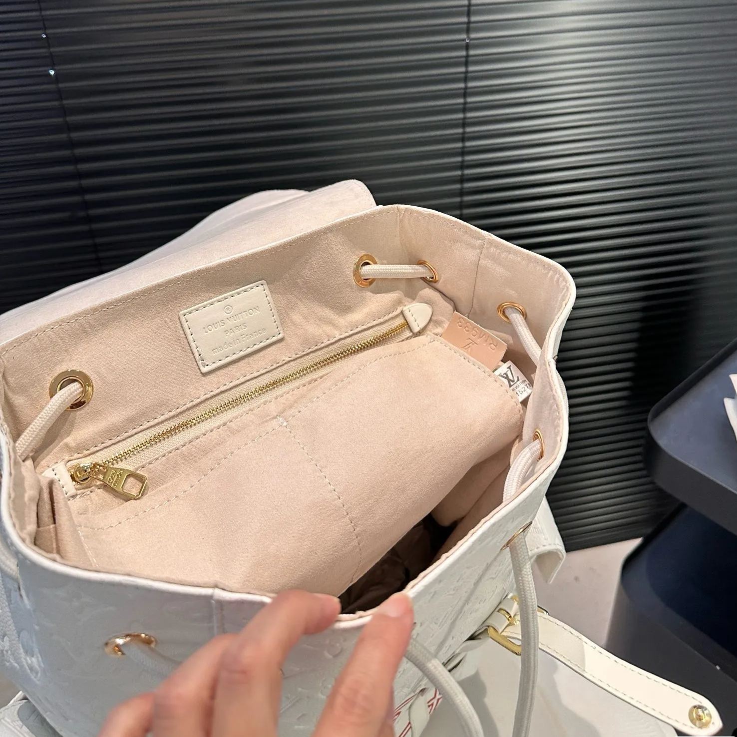 ◇Louis Vuitton◇ 春先に向けた最新スタイルのバックパック-BRAND OFF