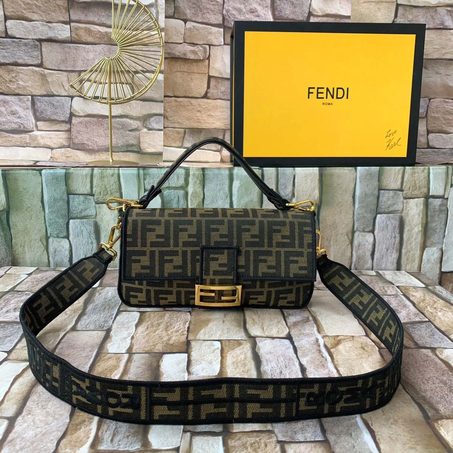 FENDI（フェンディ） メッセンジャーバッグ 26X14X4 CM-BRAND OFF