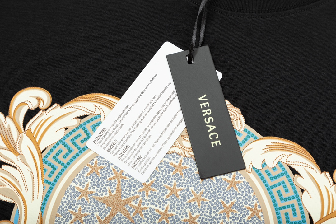 【VERSACE  公式旗艦店】ヴェルサーチ  Tシャツ ご好評に付き再入荷！250218-BRAND OFF