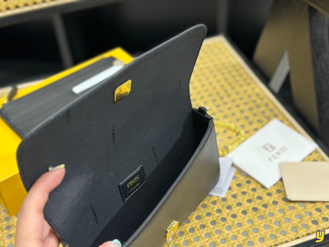 【FENDI 公式 旗艦店】フェンディ 財布 当日出荷 好評に付き再入荷！21*11CM-BRAND OFF