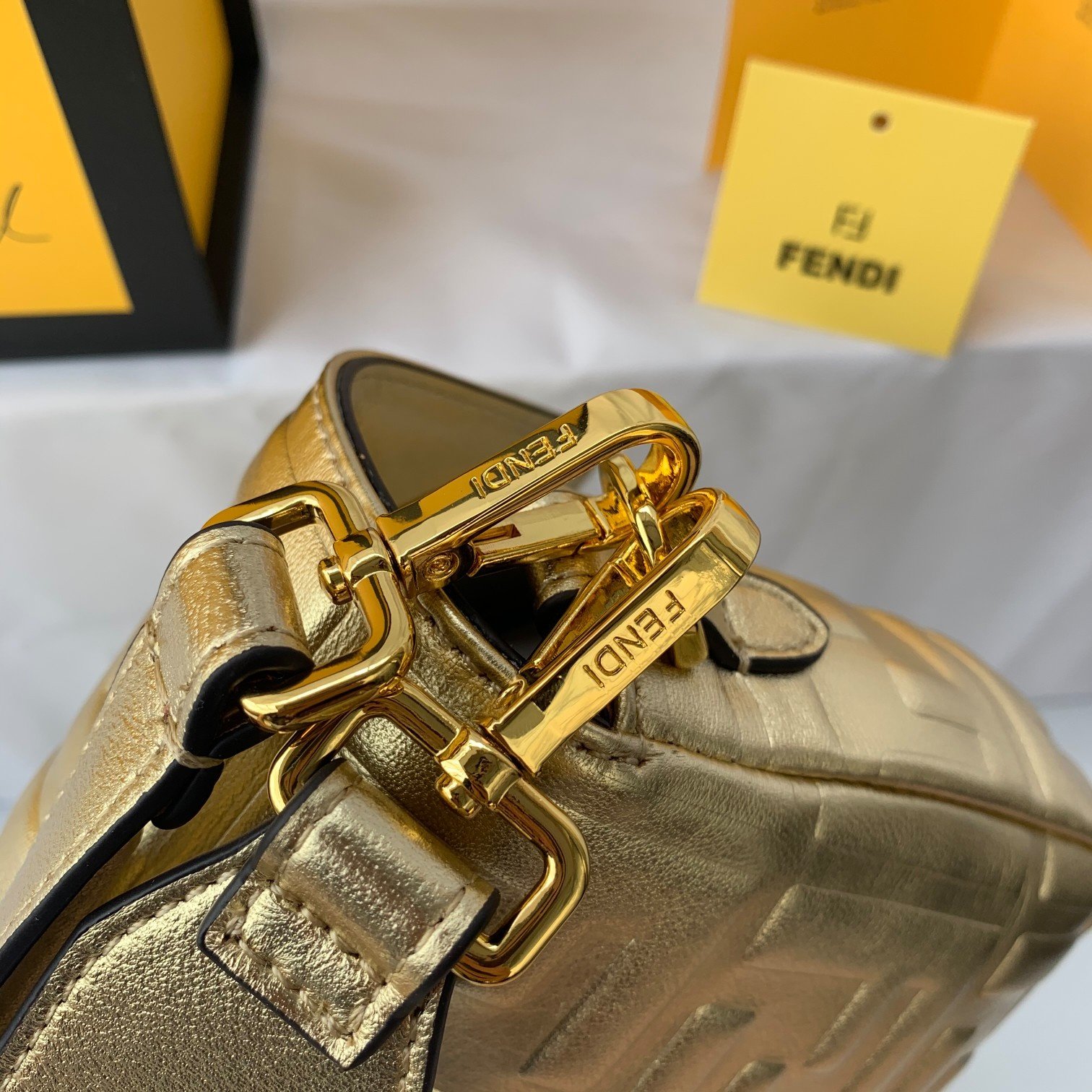 FENDI（フェンディ） メッセンジャーバッグ 26X14X4 CM-BRAND OFF