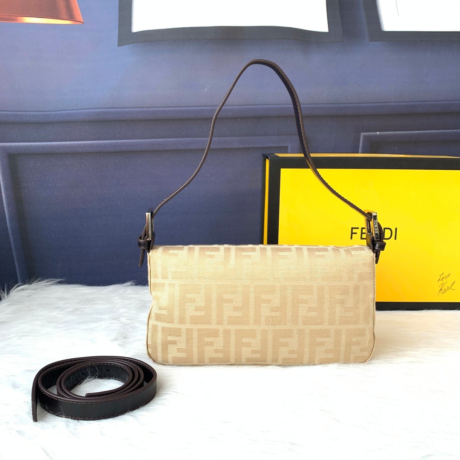 FENDI（フェンディ） メッセンジャーバッグ 25X13X4 CM-BRAND OFF