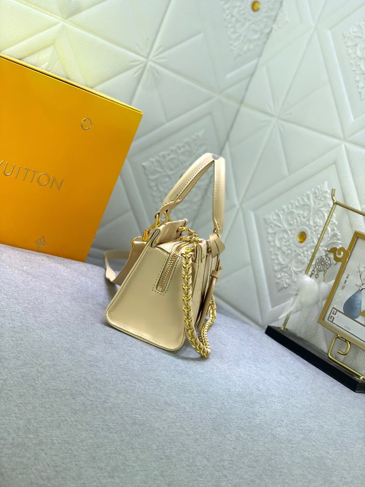 【LOUIS VUITTON】ルイ・ヴィトン★ONTHEGO EAST WEST★ショルダーバッグ M11273-BRAND OFF