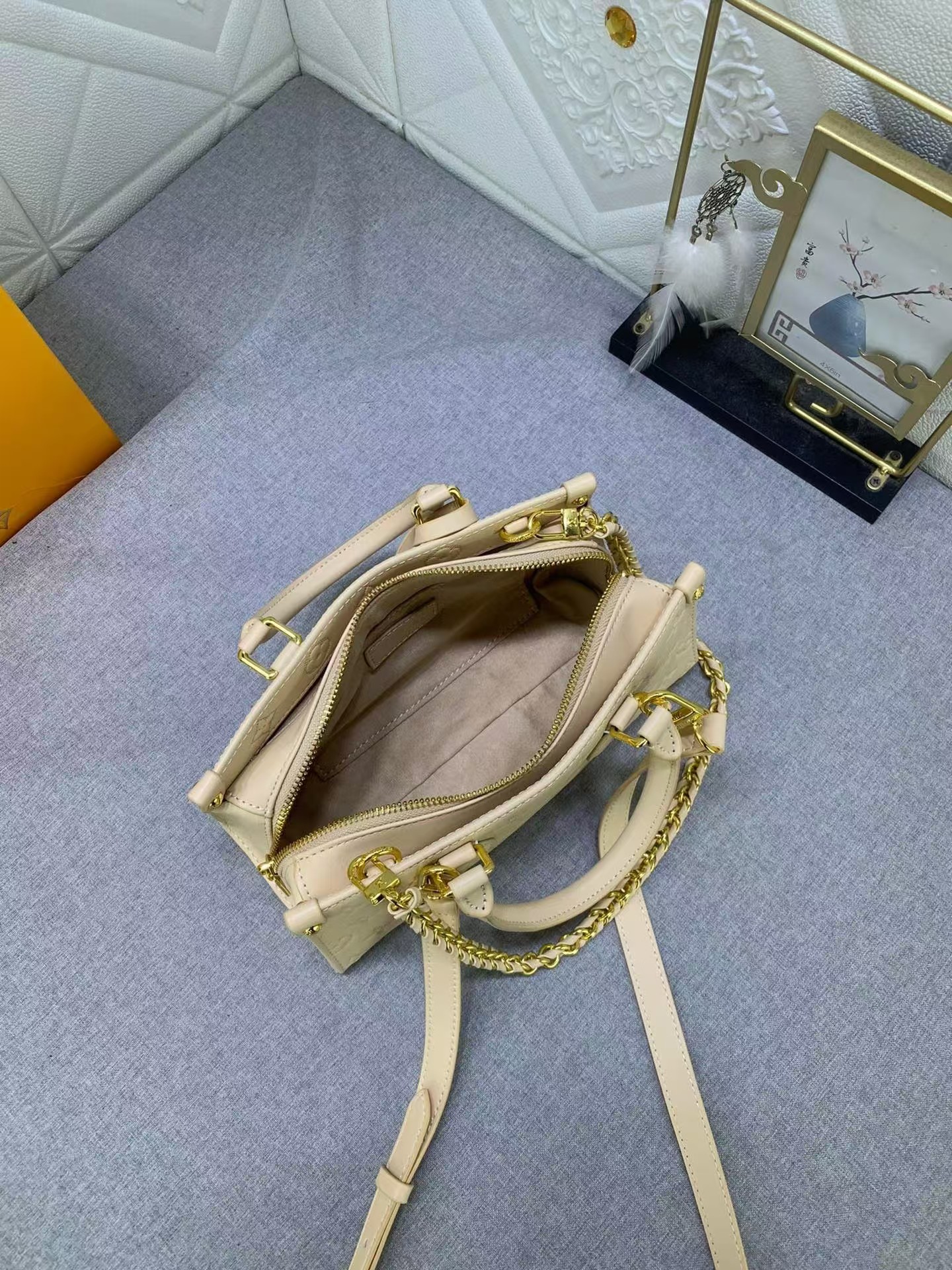 【LOUIS VUITTON】ルイ・ヴィトン★ONTHEGO EAST WEST★ショルダーバッグ M11273-BRAND OFF