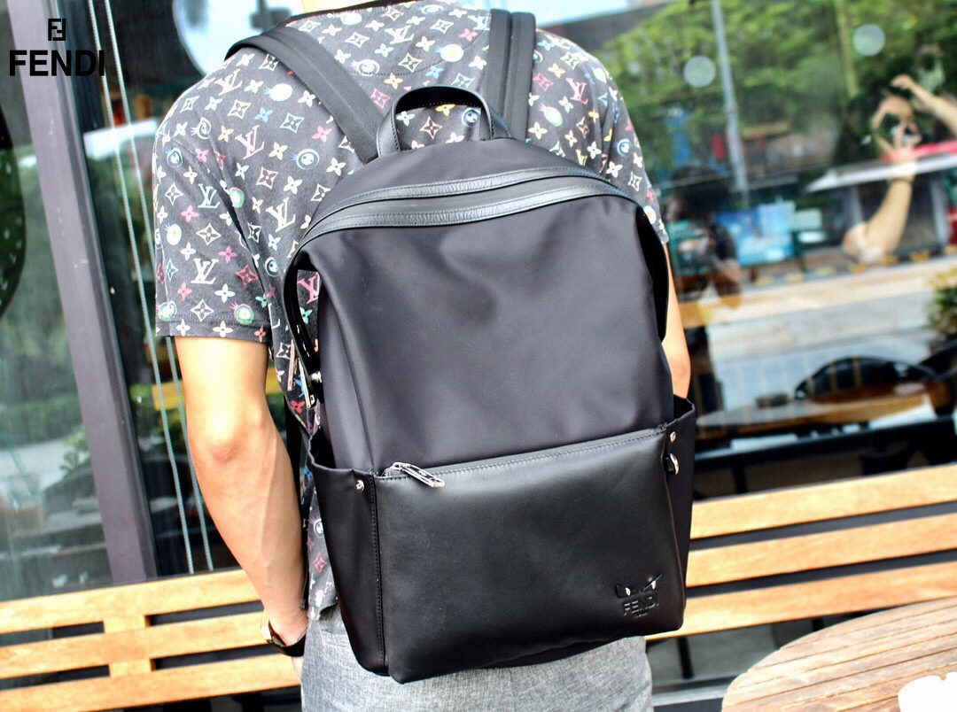 【FENDI 公式 旗艦店】フェンディ リュックサック 当日出荷 好評に付き再入荷！38*35*14CM-BRAND OFF