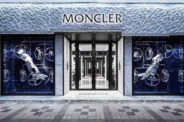 【MONCLER日本公式許可旗艦店】パーカのスーツ ご好評に付き再入荷！！-BRAND OFF