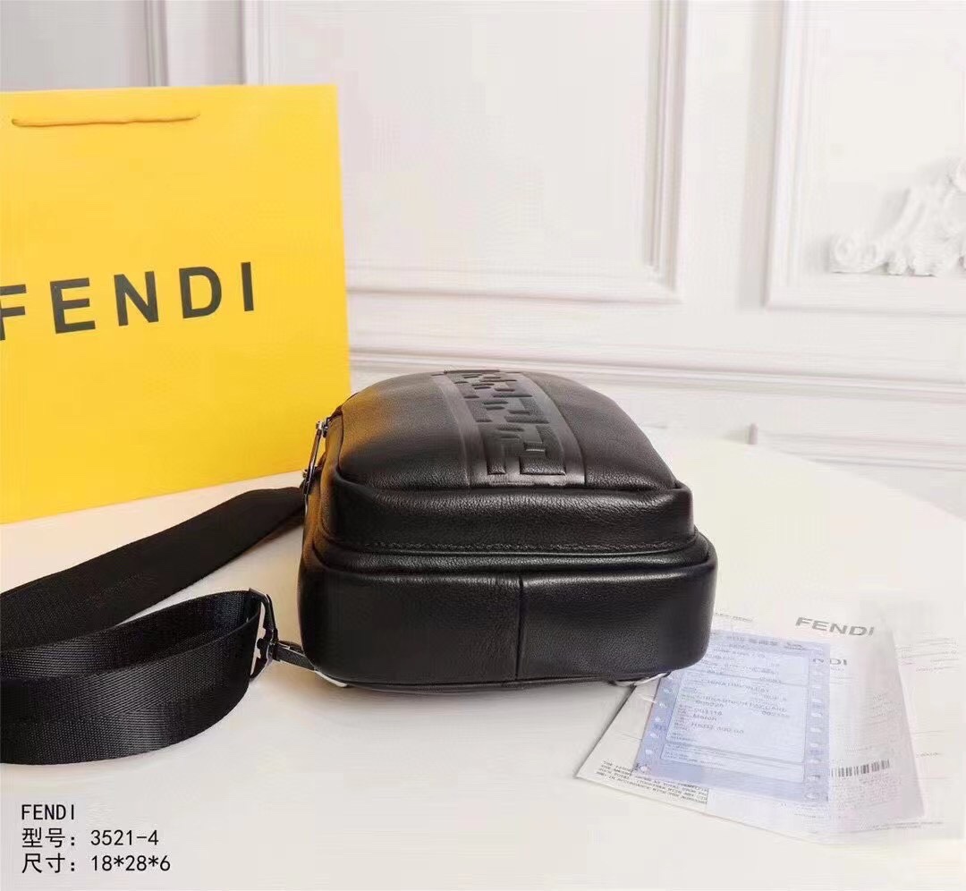 【FENDI 公式 旗艦店】フェンディ チェストバッグ 当日出荷 好評に付き再入荷！30*17*6CM-BRAND OFF