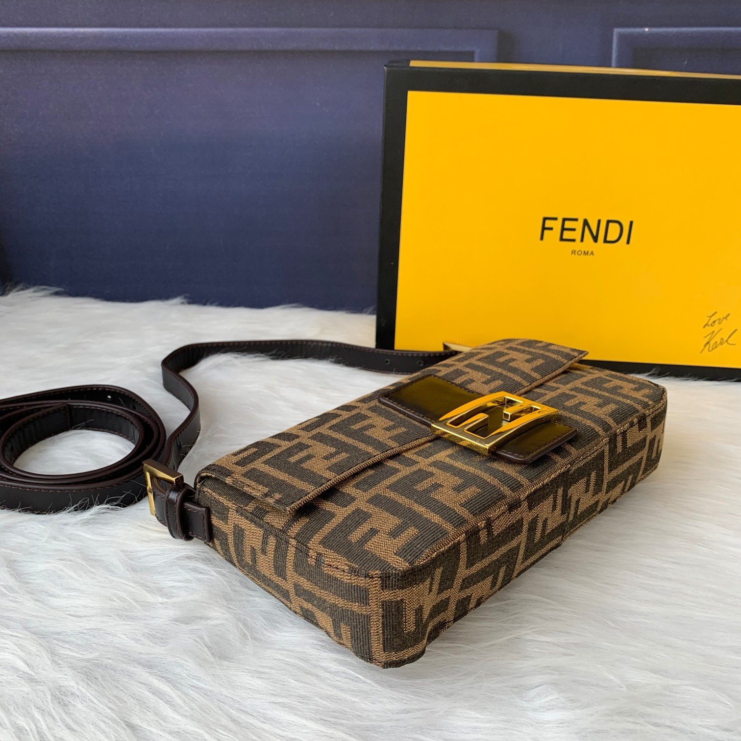 FENDI（フェンディ） メッセンジャーバッグ 25X13X4 CM-BRAND OFF
