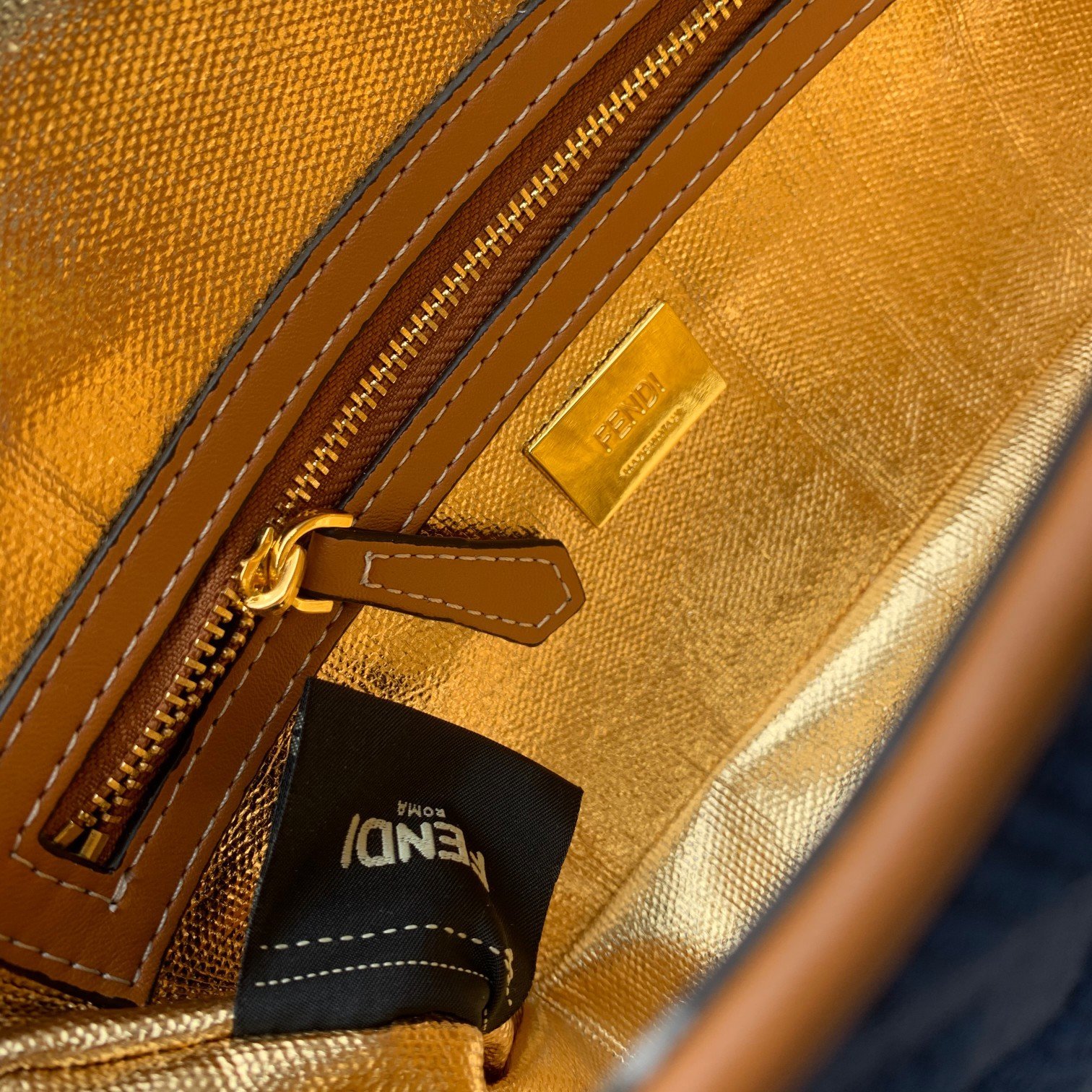 FENDI（フェンディ） メッセンジャーバッグ 26X14X4 CM-BRAND OFF