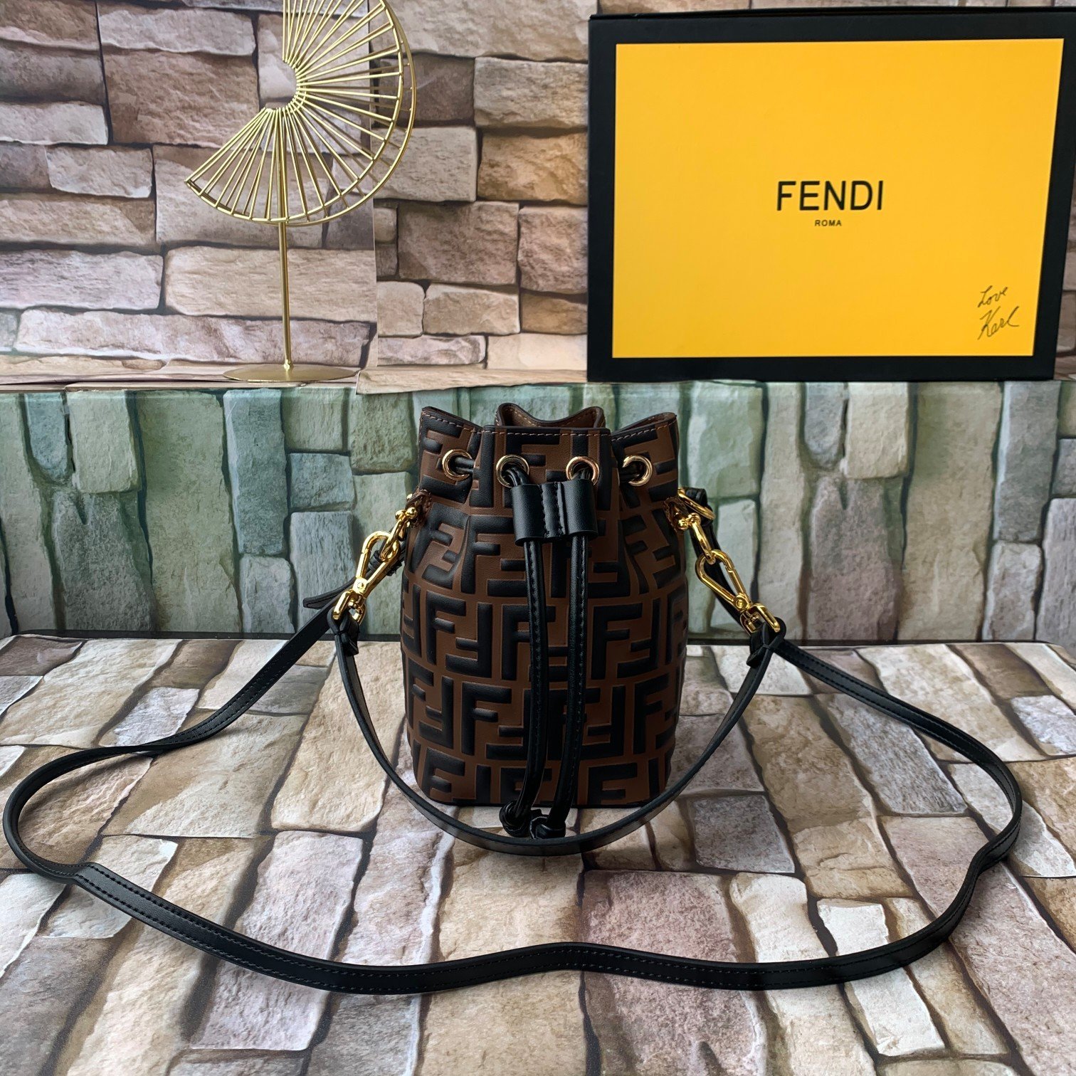 FENDI（フェンディ） メッセンジャーバッグ18X12X10CM-BRAND OFF