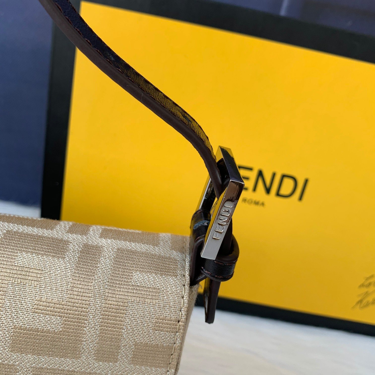 FENDI（フェンディ） メッセンジャーバッグ 25X13X4 CM-BRAND OFF