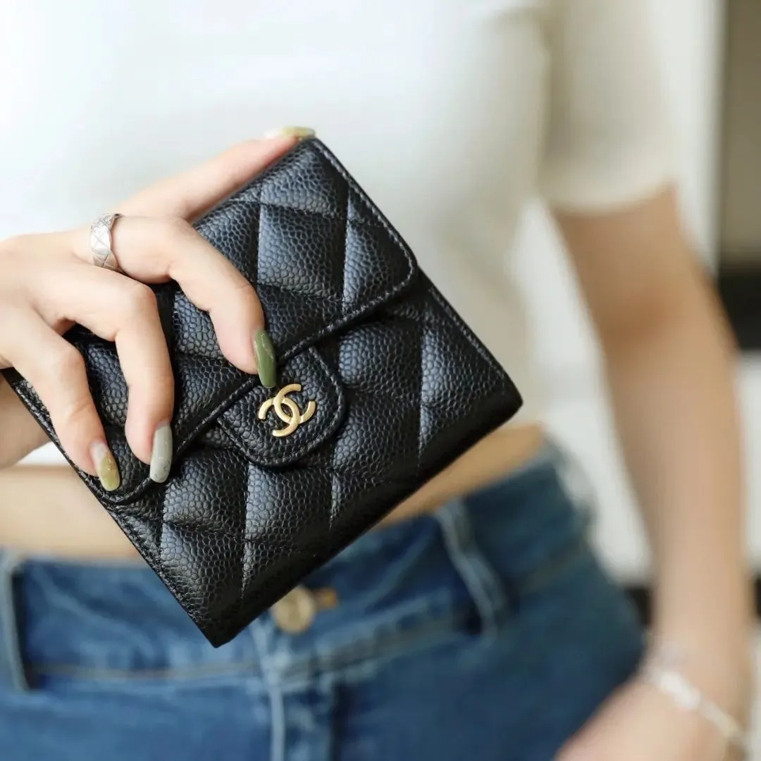 《シルエットとロゴが可愛い♪》CHANEL マトラッセ三つ折り財布-BRAND OFF