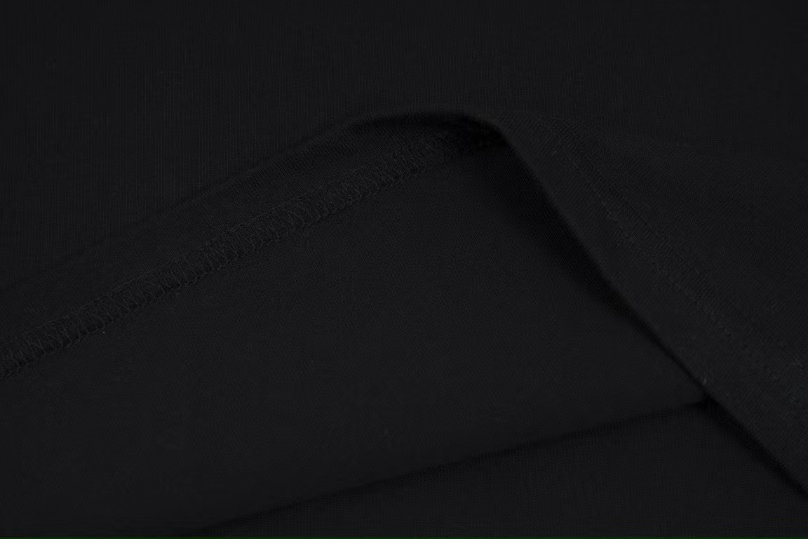 【YSL SAINT LAURENT 公式旗艦店】サンローラン Tシャツ ご好評に付き再入荷！-BRAND OFF