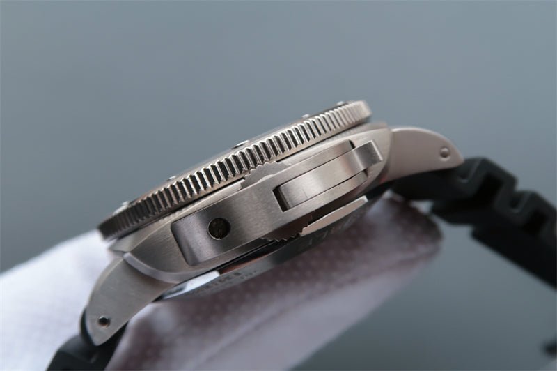 パネライ ルミノール サブマーシブル1950 3DAYS GMT 500本限定PAM00719-BRAND OFF