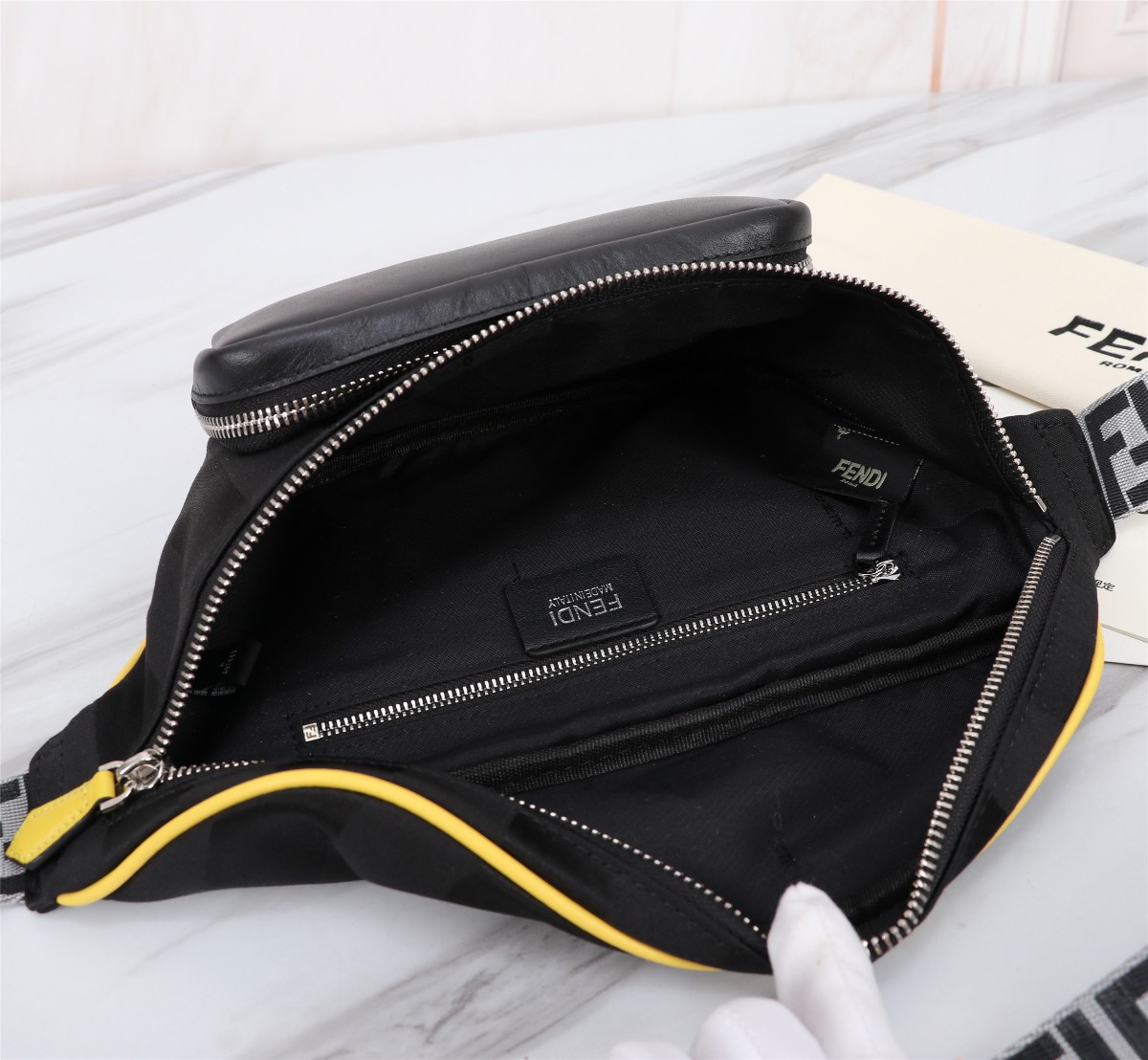 【FENDI公式 旗艦店】 フェンディ チェストバッグ 当日出荷 好評に付き再入荷！18*20*7CM-BRAND OFF
