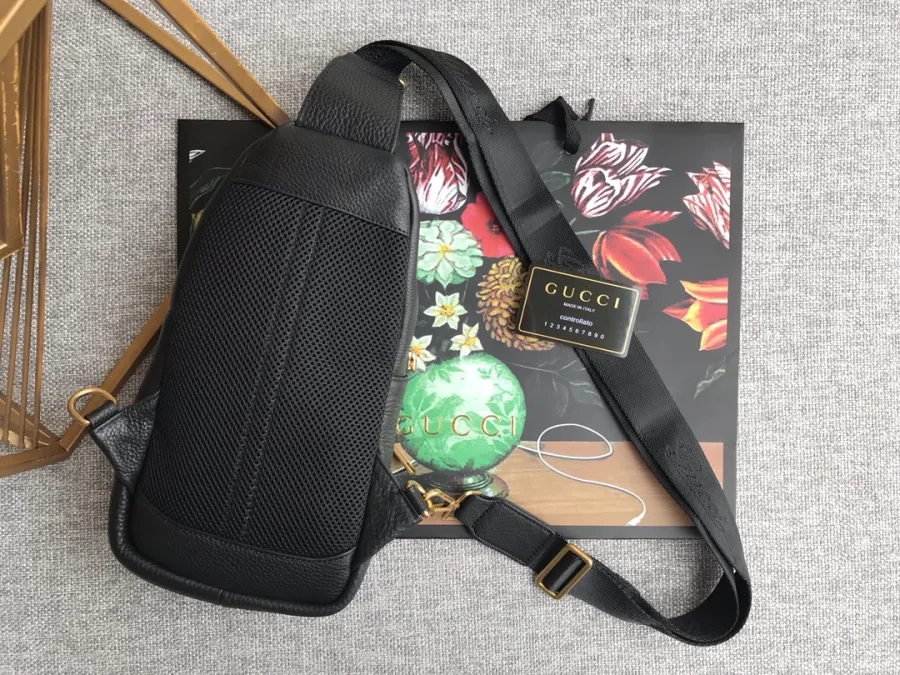 【GUCCI 公式旗艦店】グッチ 胸ポケット 当日出荷 好評に付き再入荷！32*17*4CM-BRAND OFF