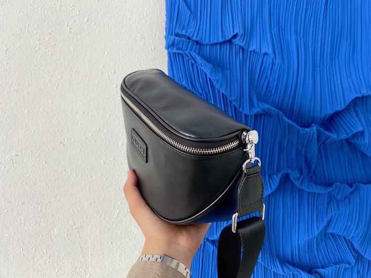 GUCCI〔グッチ〕GGサドルバッグ 22 x 18 cm-BRAND OFF