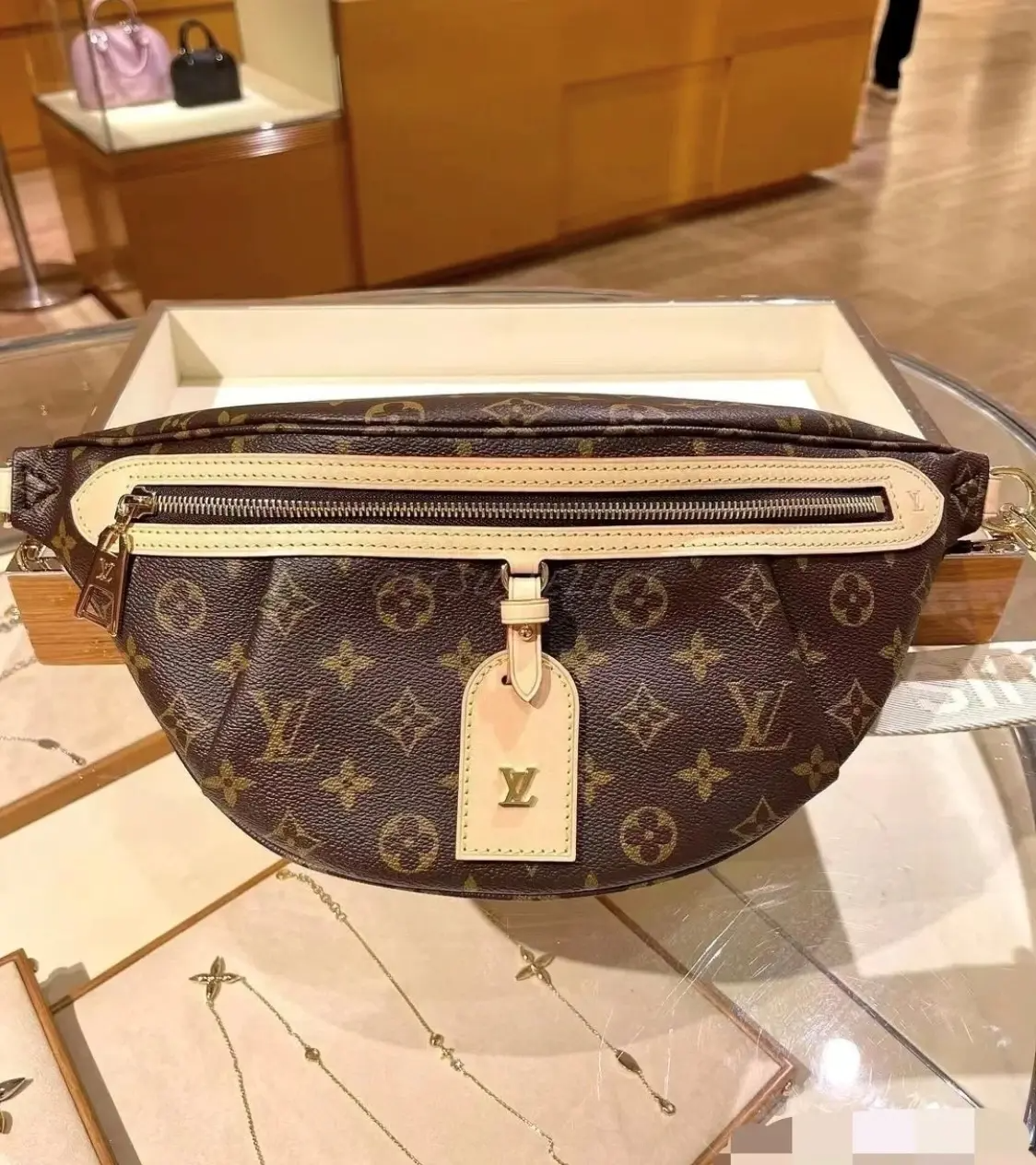 【ポケットも使いやすい♪】ルイヴィトン☆ボディバッグ M46784-BRAND OFF